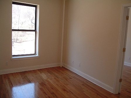 4th image of 242 Bradhurst Ave APT 31