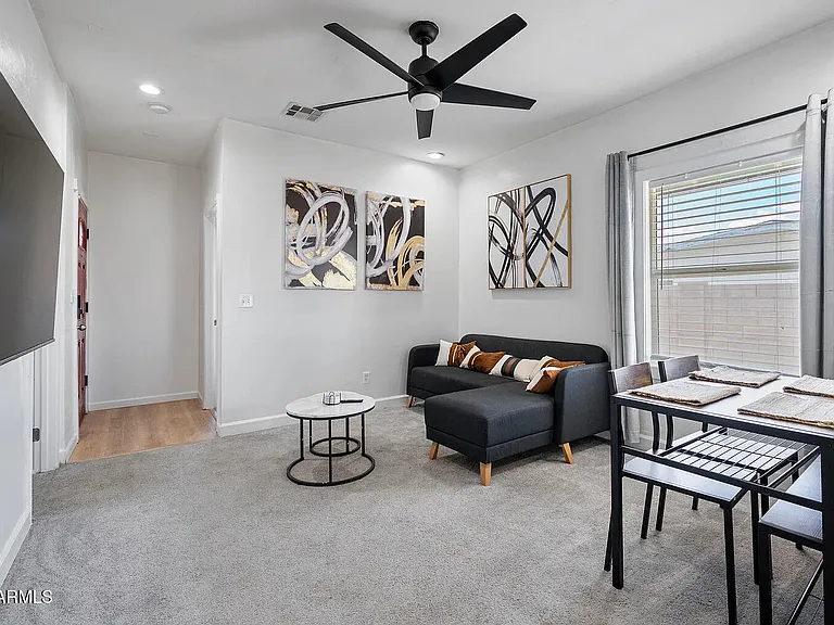 1632 E Adams St — Photo 3