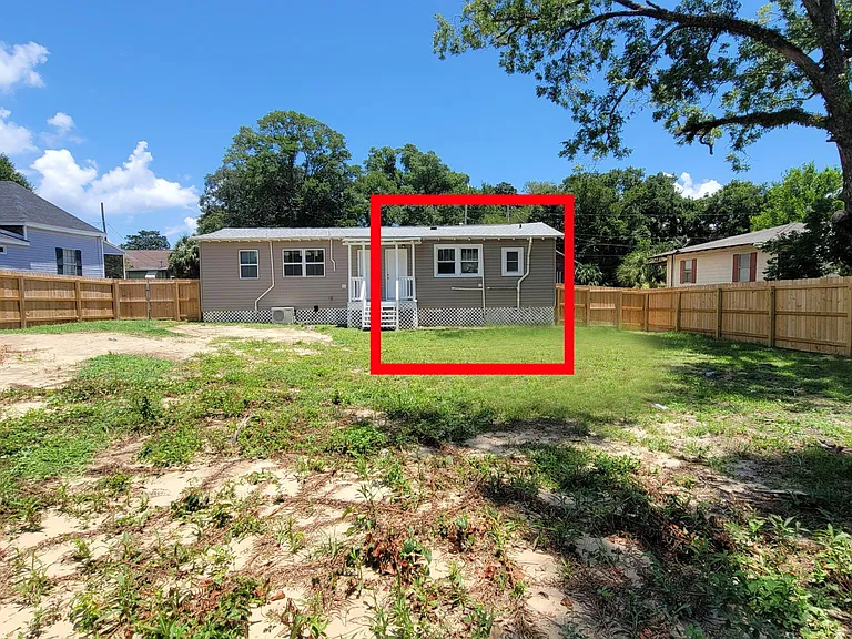 1511 N Davis Hwy #A — Photo 4
