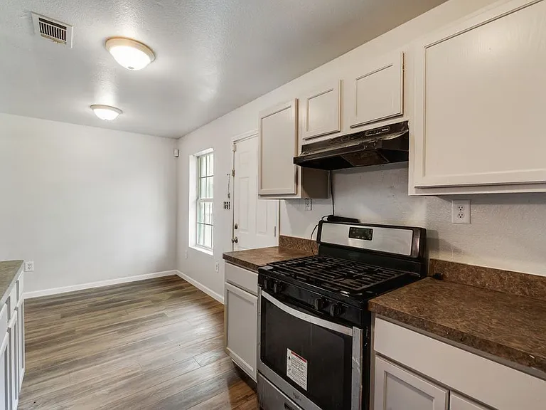 2526 Exeter Ave — Photo 13