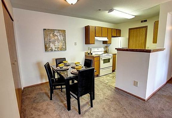 4th image of 3620 Gateway Lakes Dr