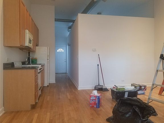 5th image of 2511 W Winona St Floor 1