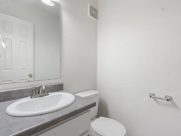 1711 E Walnut Lawn St — Photo 13