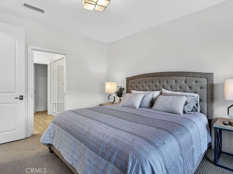 985 Doheny Way — Photo 15