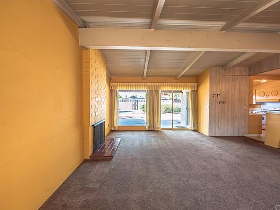 4th image of 10461 Doris Ave