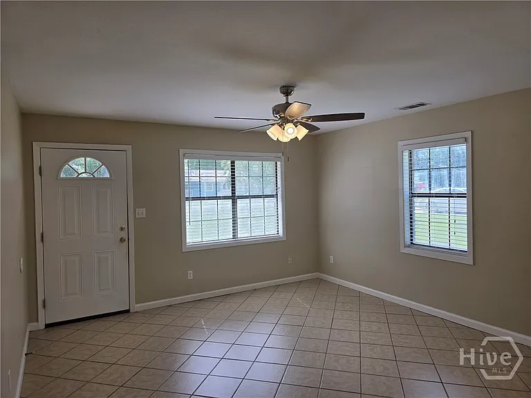 407 Savannah Ave — Photo 3