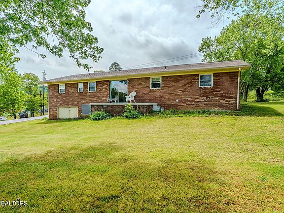 2nd image of 3633 Cunningham Rd