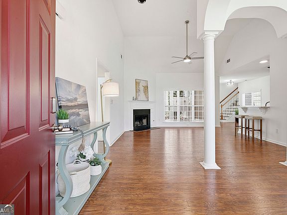 5th image of 220 Portico Pl