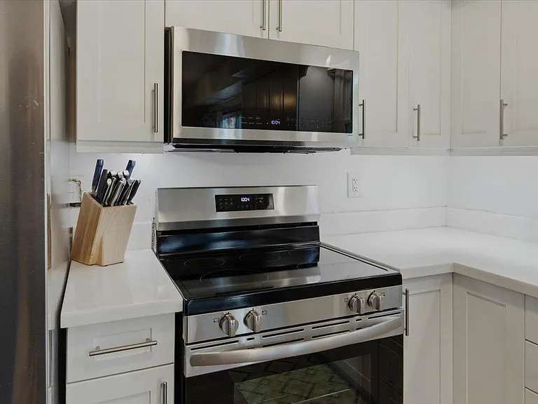 899 Holborn Ct #899 — Photo 8