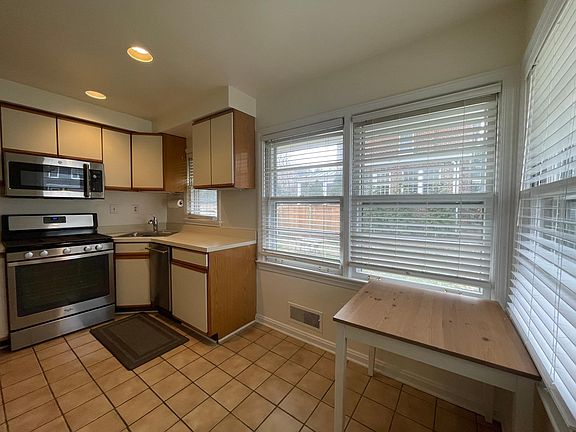 5th image of 306 Russell Rd