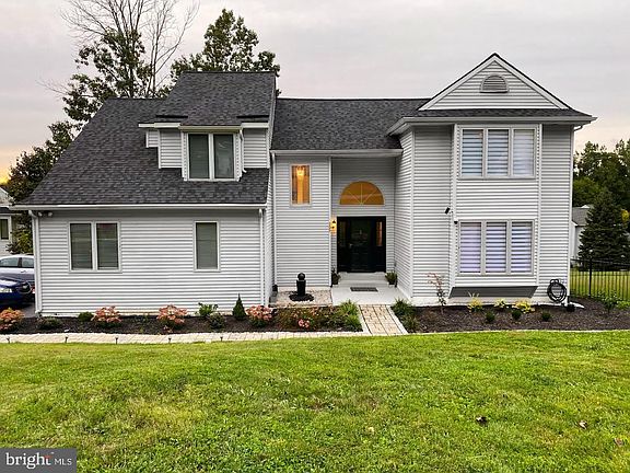 3rd image of 209 Pine Valley Dr