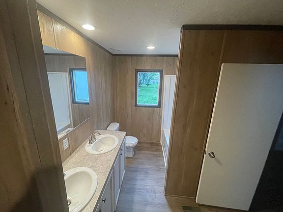 4th image of 165 Boanza Ln