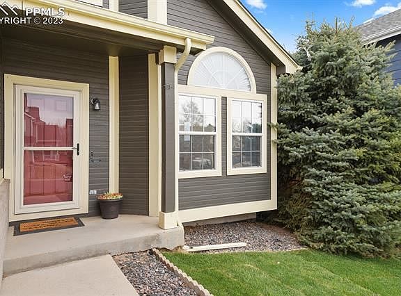 3rd image of 848 Regent Ct