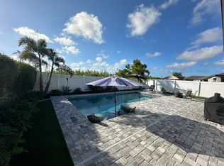 2755 Neverland Dr, New Smyrna, FL 32168
