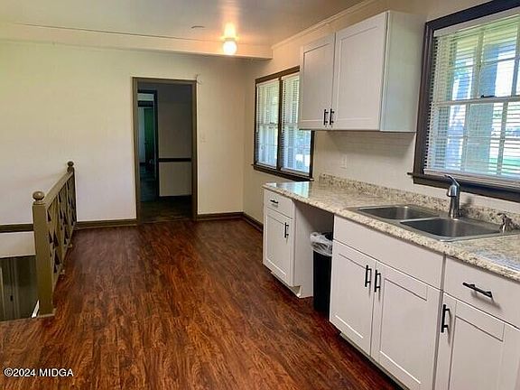 3rd image of 3826 Wynnwood Dr