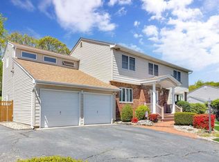 82 Twin Oaks Dr, Kings Park, NY 11754