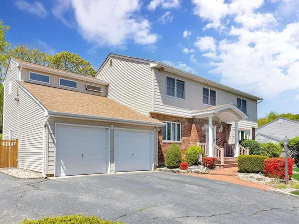 82 Twin Oaks Drive, Kings Park, NY 11754