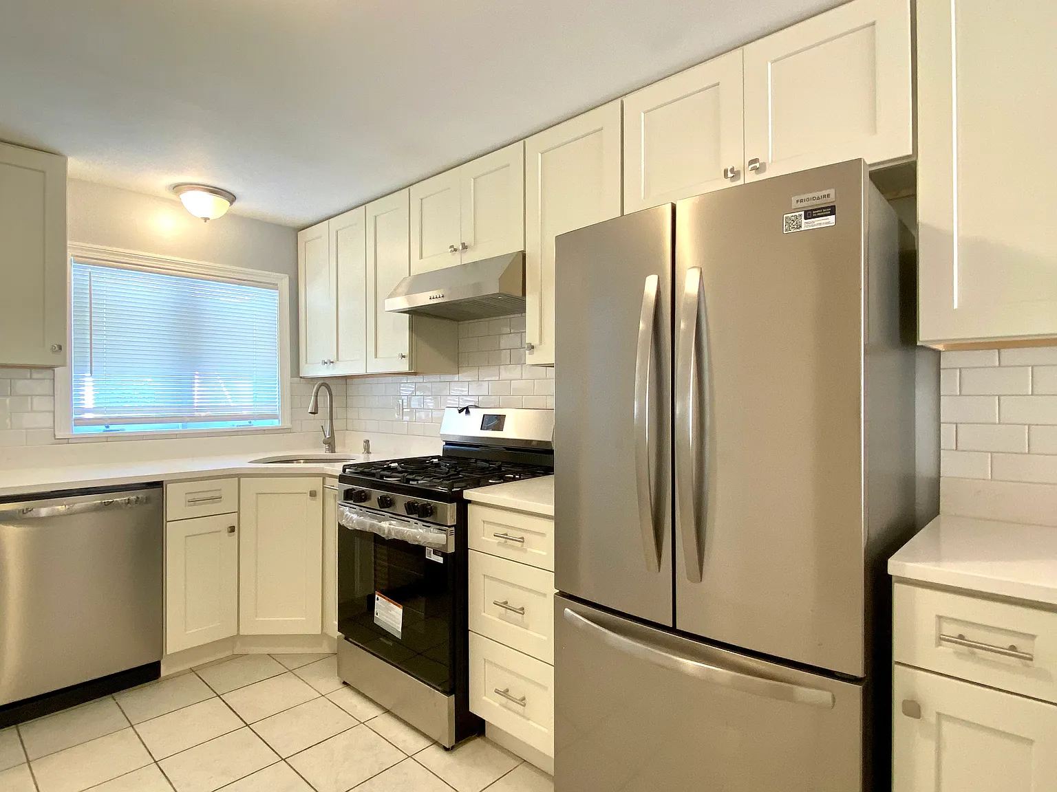 2 bed, 1.5 bath, 1100 sqft, $2,800 — Photo 2