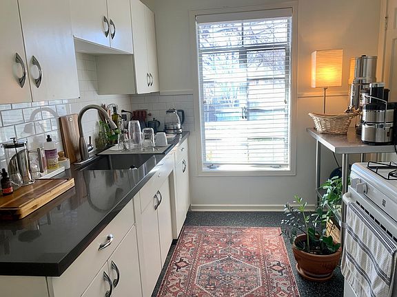 4th image of 1201 Marshall Ln #B