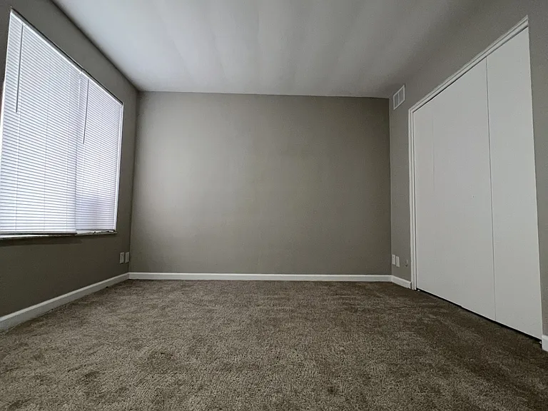 601 N Charles St #8 — Photo 2