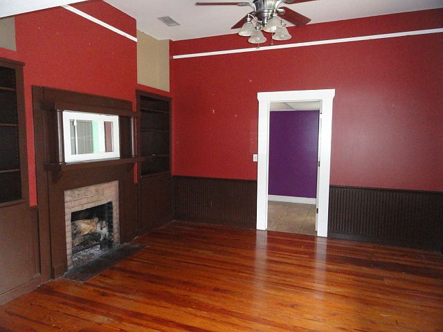 1st image of 702 W Saunders St