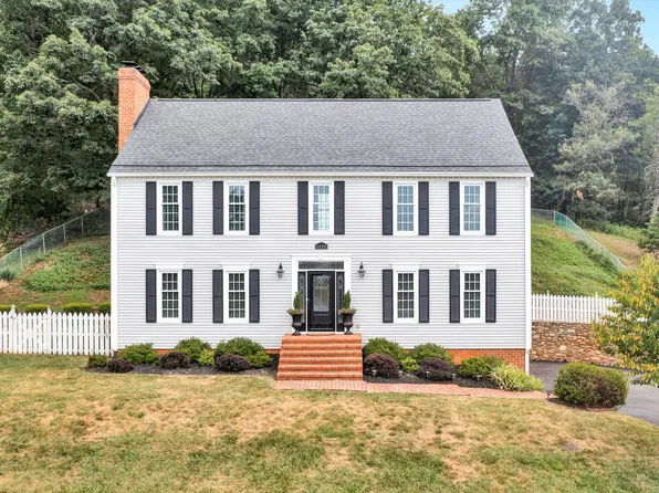 4039 Poplar Grove Dr, Vinton, VA 24179