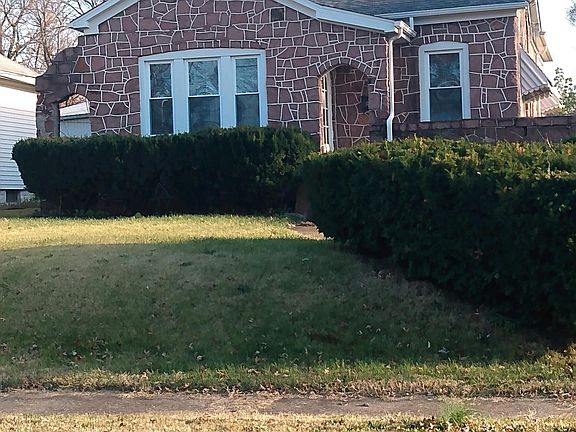 SMALL OPEN FRONT PORCH