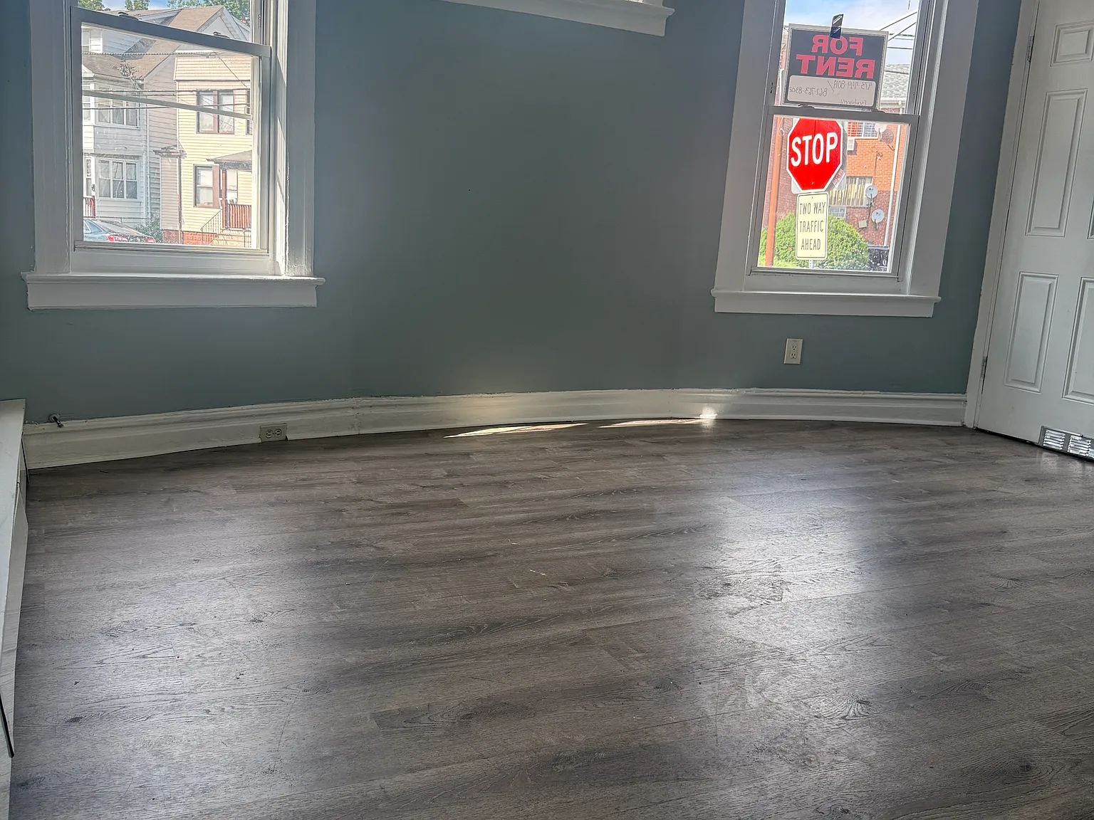 3 bed, $1,900 — Photo 1