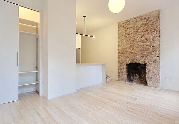 3rd image of 473 Central Park W APT 2A