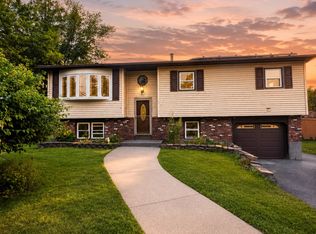 3 Lent Dr, Highland Mills, NY 10930