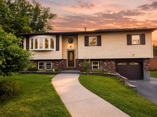 3 Lent Dr, Highland Mills, NY 10930