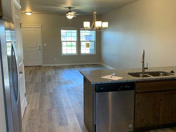 4th image of 292 Joellen Dr