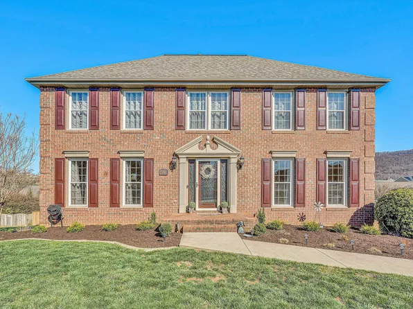 2816 Edgefield Dr, Vinton, VA 24179