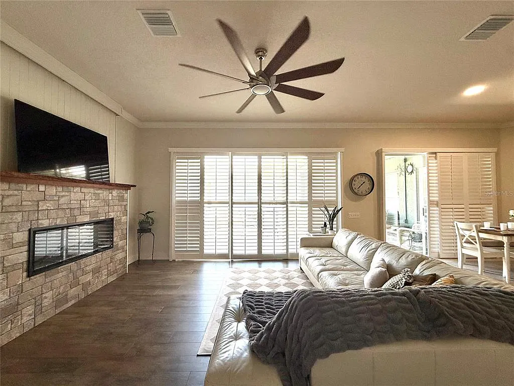 4 bed, 3.5 bath, 3033 sqft, $2,700 — Photo 4