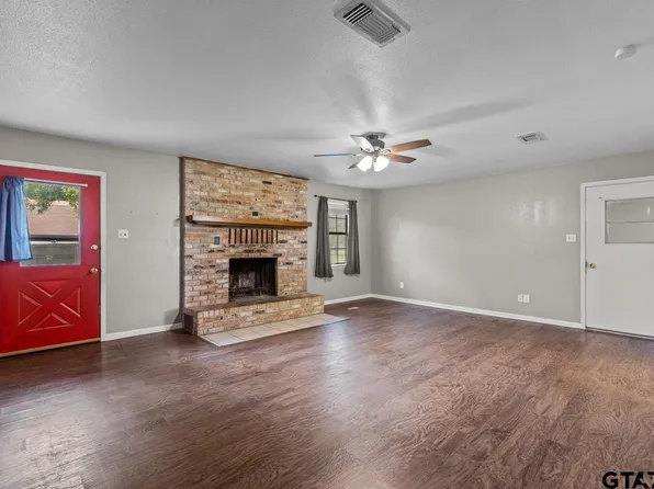 1109 Caprice Dr, Grand Saline, TX 75140