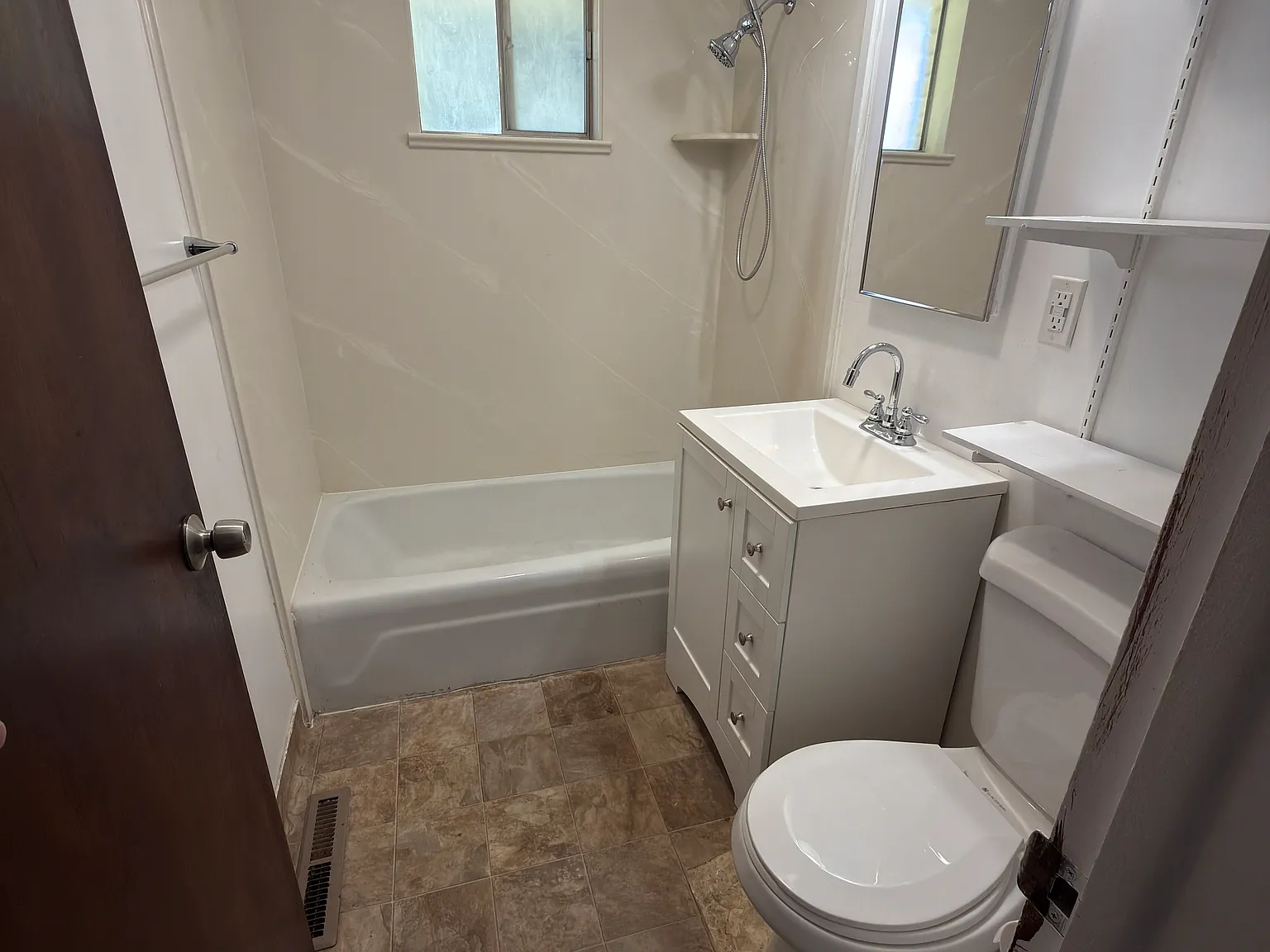 2 bed, 800 sqft, $1,000 — Photo 2