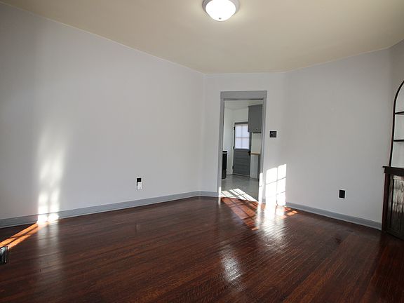 5th image of 505 Woodruff Place West Dr