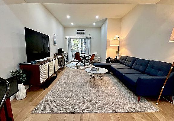 4th image of 16 W 75th St APT 1A
