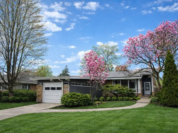 2038 Highland Ave, Wilmette, IL 60091