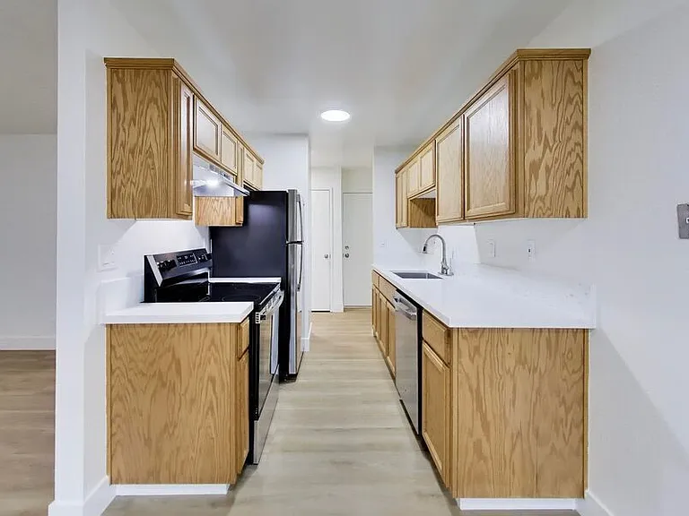2727 Marina Boulevard — Photo 13