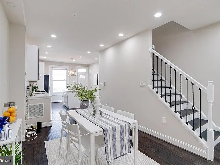442 N Linwood Ave — Photo 8