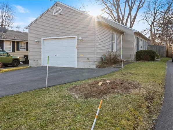 112 Mitchell Ave, Mattydale, NY 13211