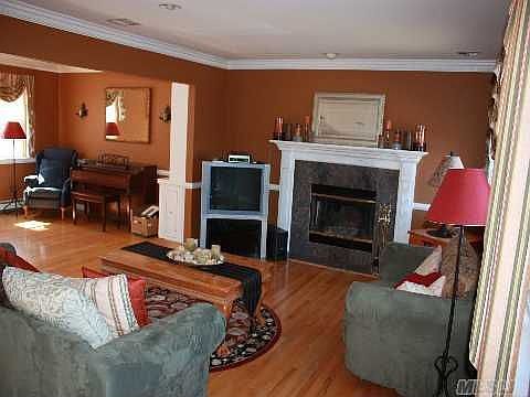 3rd image of 32 Lonni Ln
