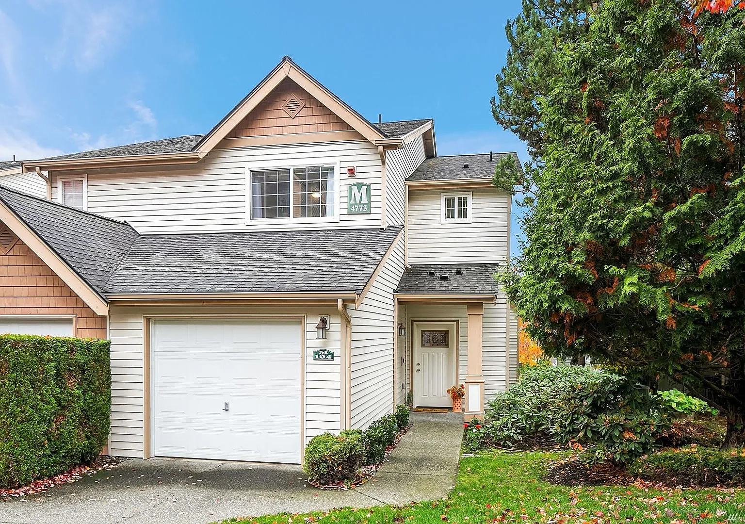 Renton/Talbot area 3 storyTownhome in gated community! 3 bedroom 3.5 bathroom. Available NOW!! — Photo 2