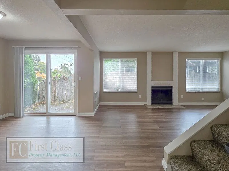 2 bed, 1.5 bath, 1060 sqft, $2,295 — Photo 2