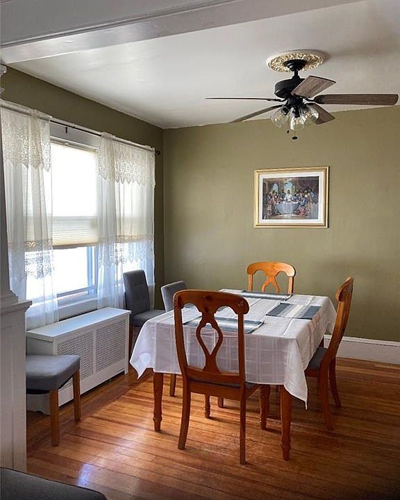 2nd image of 43 Clematis St