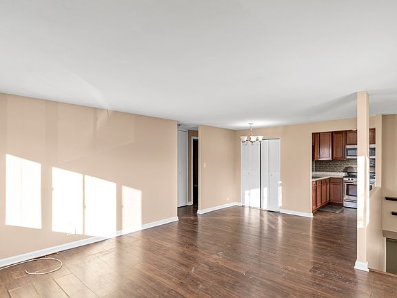 5th image of 107 Tonset Ct Unit 107