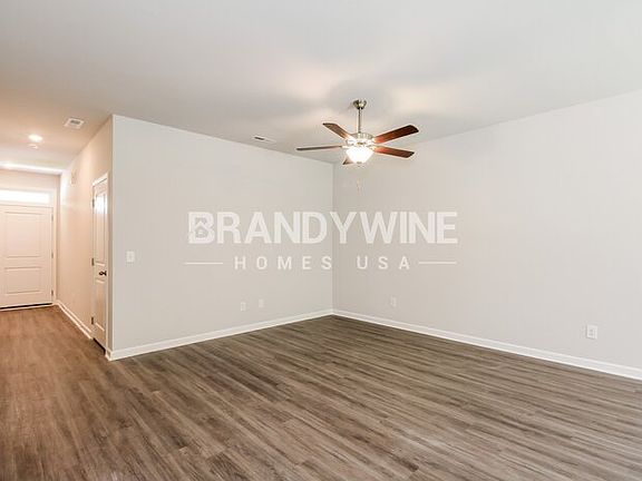 3rd image of 908 Coosaw Pl