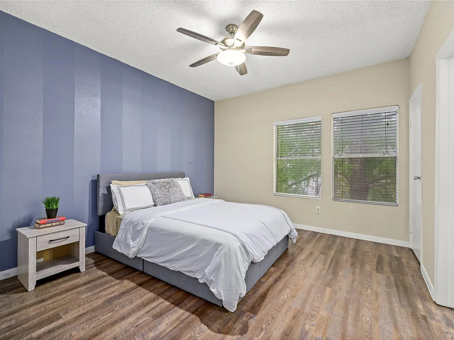 2 bed, 2.0 bath, 887 sqft, $1,100 — Photo 3