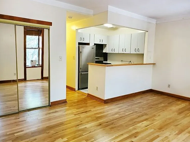 630 Troy Ave #4 — Photo 2